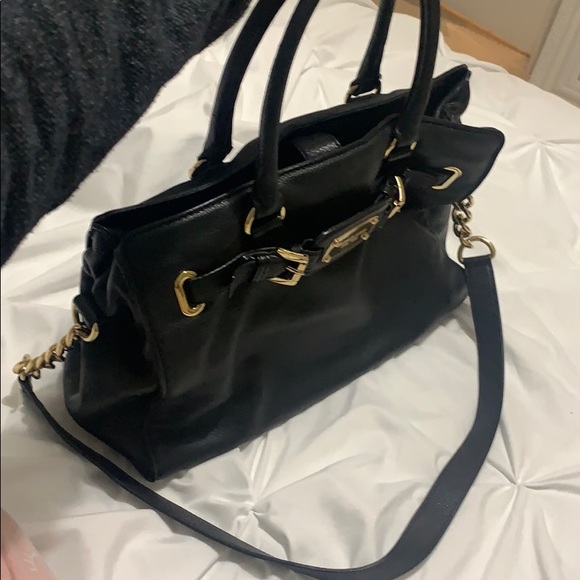 Classy MK BAG. No pulls or tears. Several pockets. - Picture 2 of 6